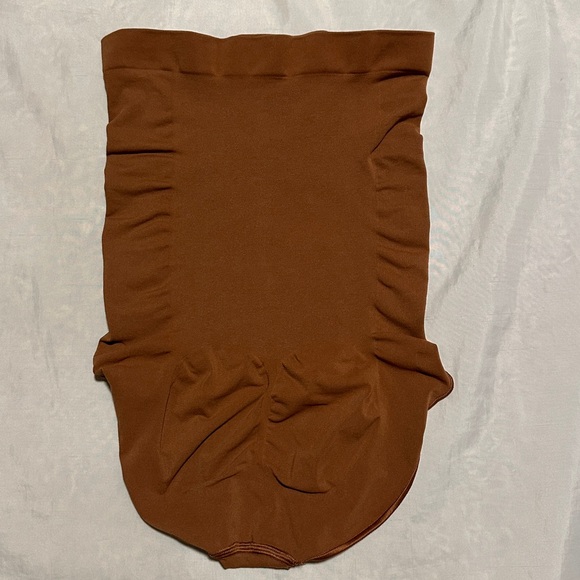 Skims Sculpting Brief Sz L - Picture 2 of 4